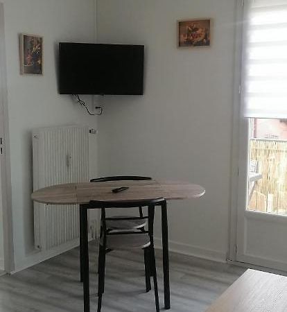 Appartement Avec Balcon Et Parking Prive Roanne Buitenkant foto