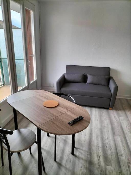 Appartement Avec Balcon Et Parking Prive Roanne Buitenkant foto