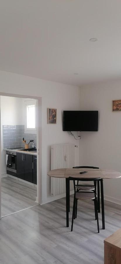 Appartement Avec Balcon Et Parking Prive Roanne Buitenkant foto